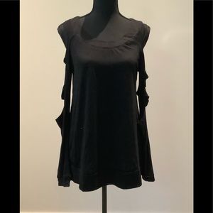 Auxo beautiful blouse for woman it’s in great condition.